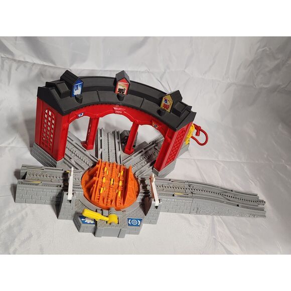 Fisher-Price GeoTrax Station – Vintage Toy Train Set Accessory - Picture 3 of 12